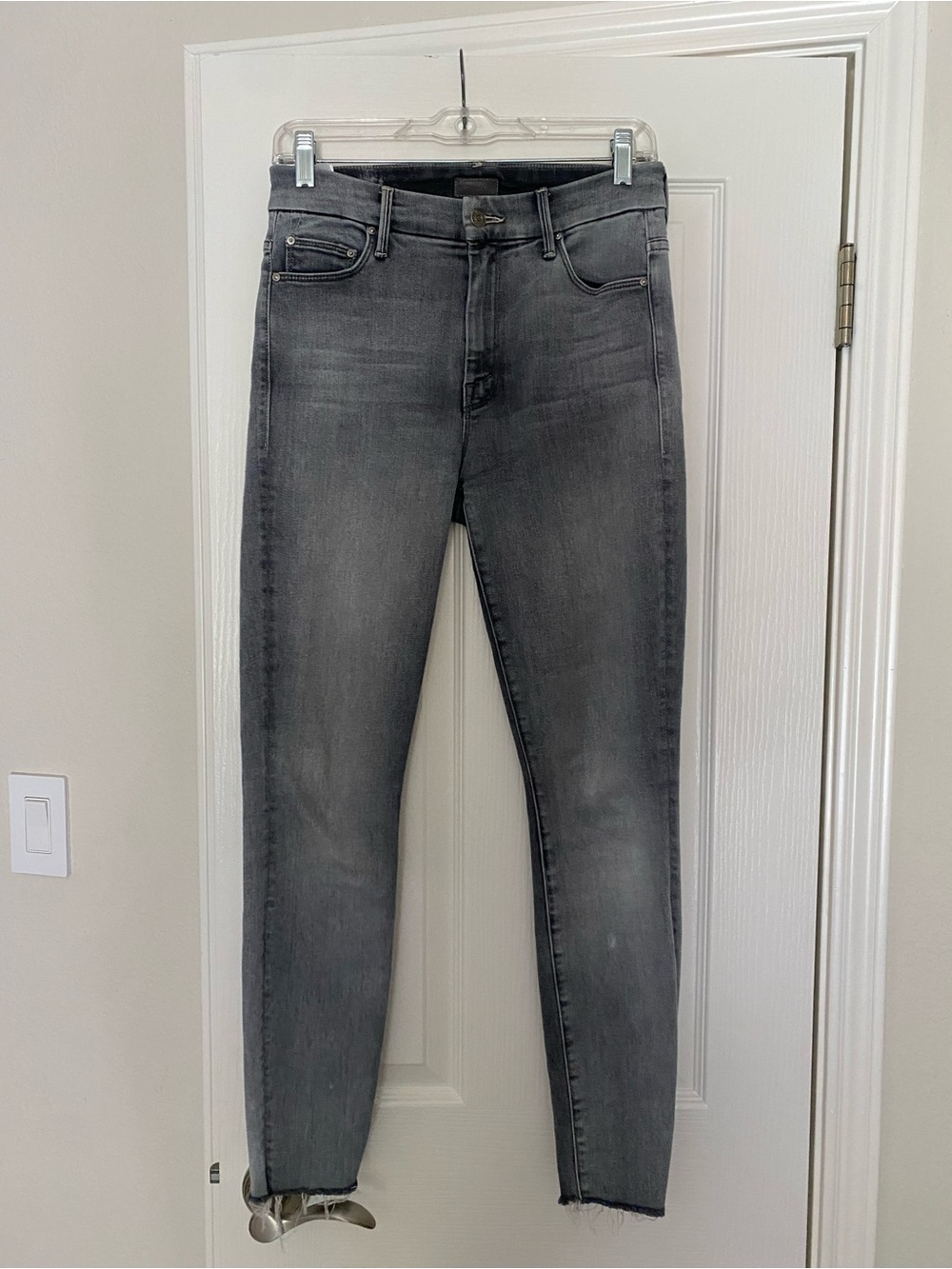 MOTHER Looker Ankle Fray Jeans in Gray Wash